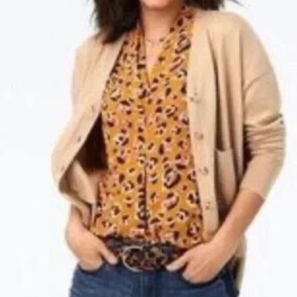 Cabi #3792 Golden Yellow Leopard Print V Neck Flowy Sleeveless Blouse - Picture 2 of 14